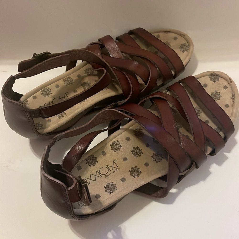 Brown elevated heel strappy sandal